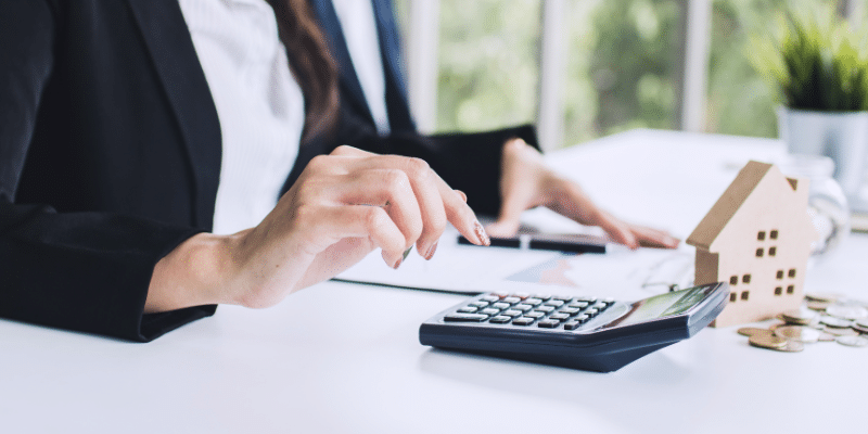 image d'une calculatrice de crédit pour illustrer les outils du prêt immobilier